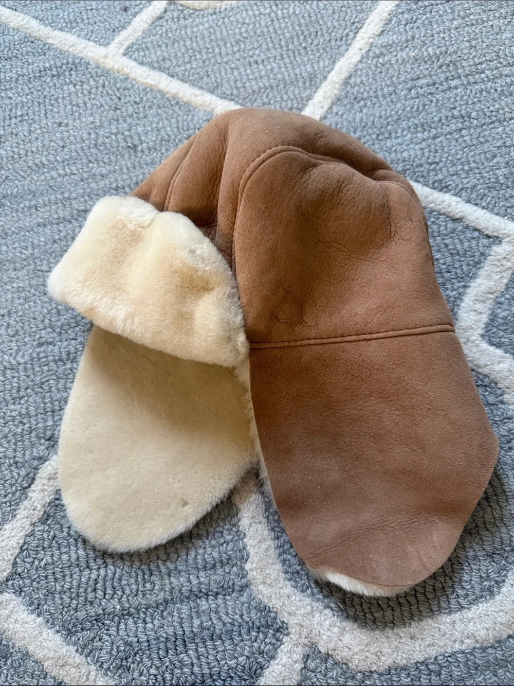 UGG Kids Genuine Shearling Sheepskin Trapper Hat Chestnut 2-4Y